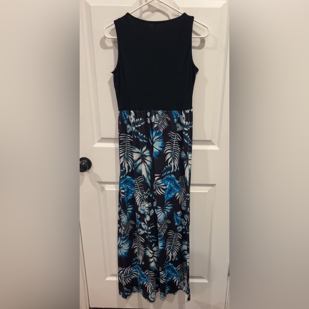 Sleeveless Black and Blue Floral Maxi Dress